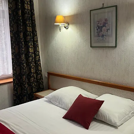 Val Saint Hilaire Hotel Givet