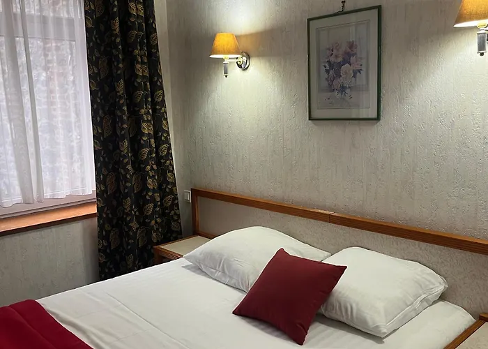 Val Saint Hilaire Hotel Givet