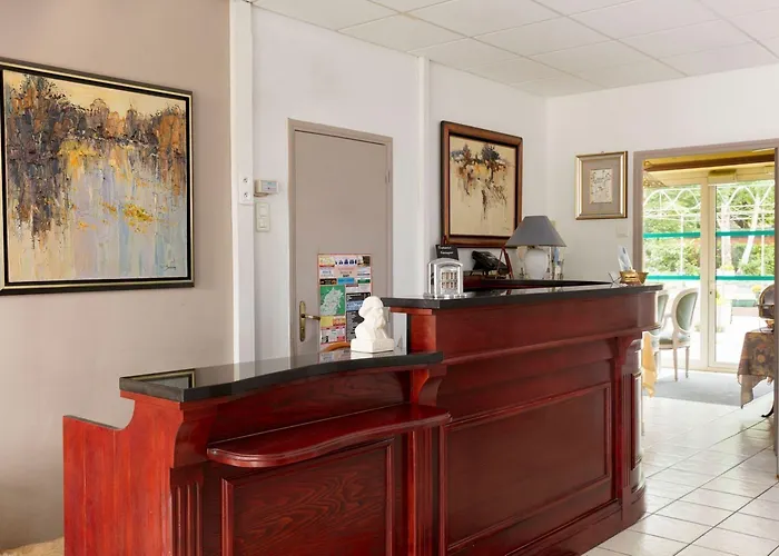 Val Saint Hilaire Hotel Givet